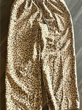 SHEIN Leopard Print Elastic Waist Pants in Tan and Black